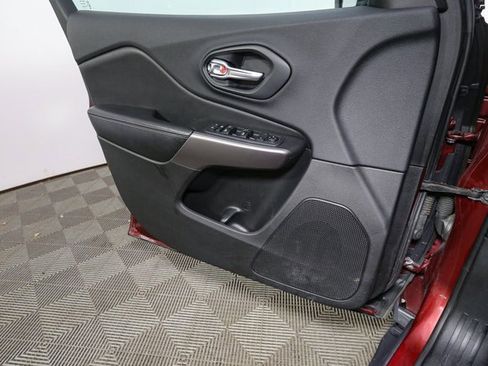 Used 2019 Jeep Cherokee Latitude w/ Cold Weather Group image 35