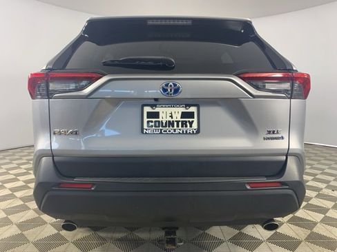 Used 2022 Toyota RAV4 XLE image 6