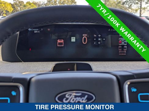 Certified 2025 Ford Expedition Active image 32