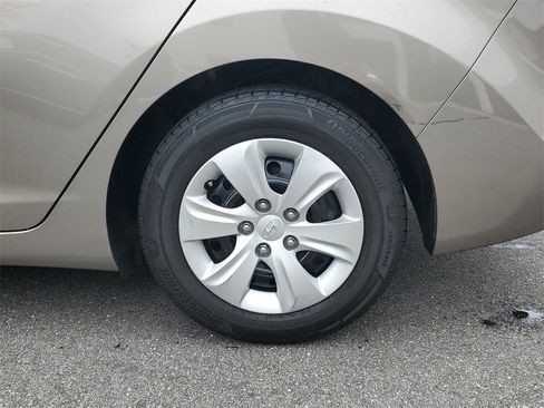 Used 2016 Hyundai Elantra SE image 7