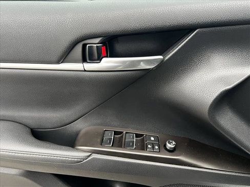 Used 2023 Toyota Camry XSE image 11