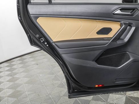 Used 2024 Volkswagen Tiguan SE image 36