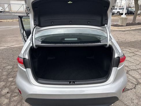 Used 2025 Toyota Corolla LE image 29