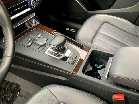 Used 2020 Audi Q5 Premium w/ Convenience Package image 16