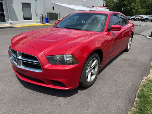 Used 2012 Dodge Charger SE RWD image 2