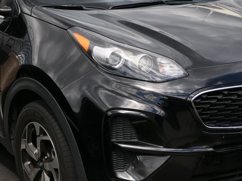 Used 2021 Kia Sportage LX image 2