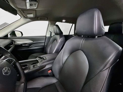 Certified 2025 Toyota Grand Highlander FWD image 3