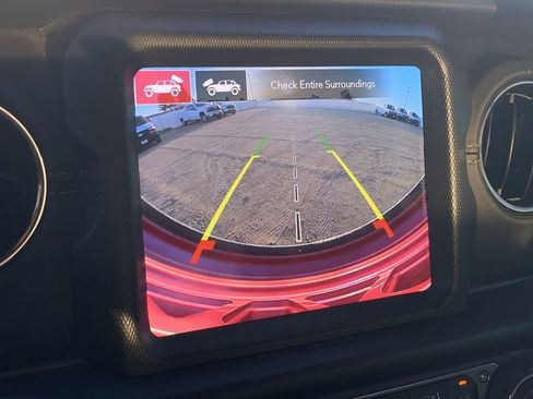 Used 2021 Jeep Wrangler Unlimited Sahara AWD/4WD image 13