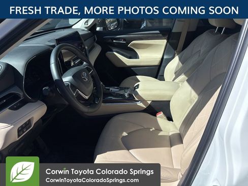 Used 2024 Toyota Highlander Platinum image 10