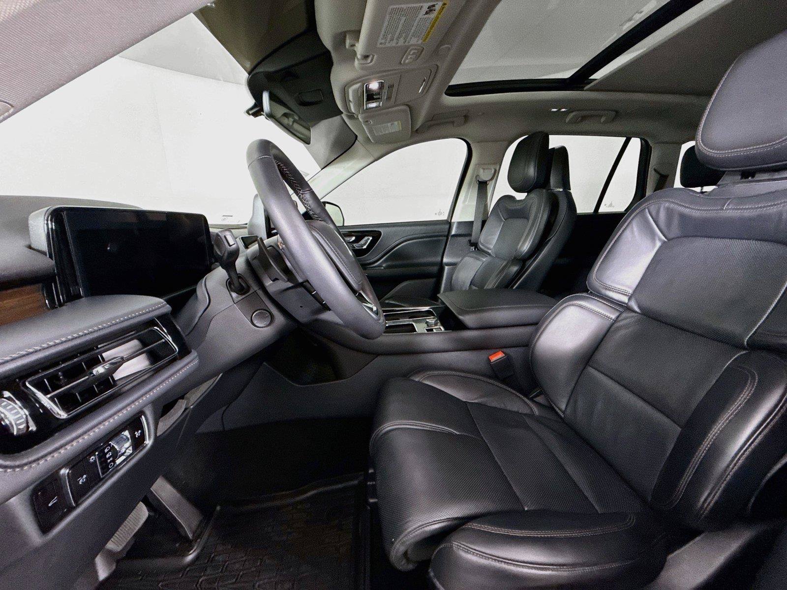 Used 2025 Lincoln Aviator Reserve w/ Equipment Group 201A AWD/4WD image 3