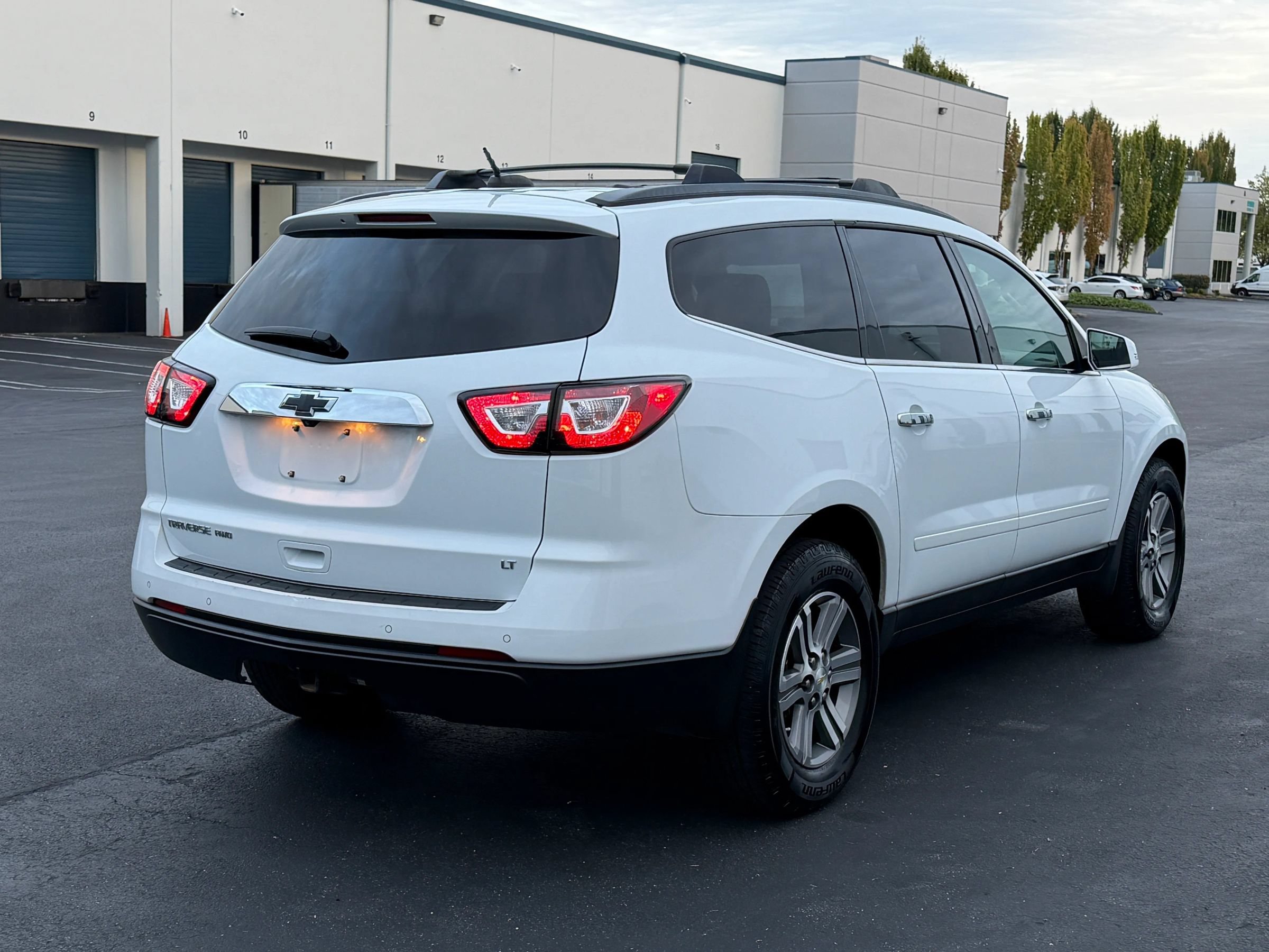 Used 2017 Chevrolet Traverse LT AWD/4WD image 4