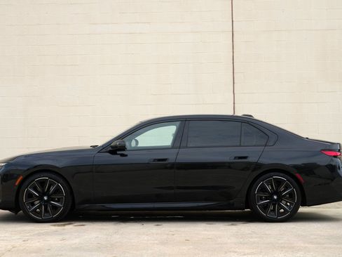 Used 2023 BMW 740i w/ Executive Package RWD image 9