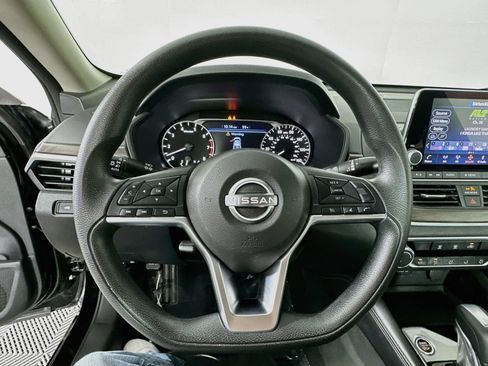 Used 2023 Nissan Altima 2.5 SV FWD image 12