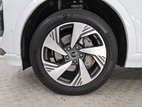 Used 2025 Audi Q6 e-tron Premium Plus image 11