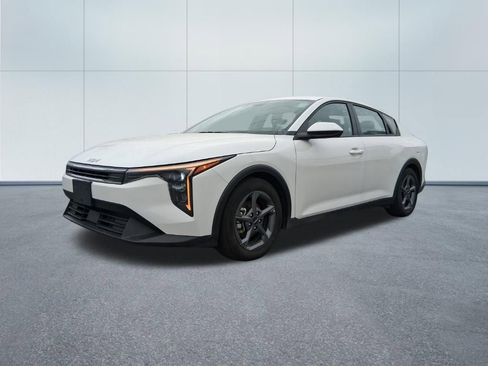 Used 2025 Kia K4 LXS image 1