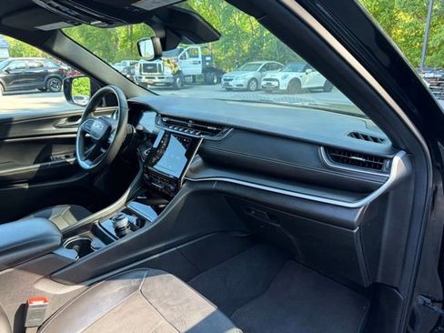 Used 2024 Jeep Grand Cherokee L Laredo AWD/4WD image 25