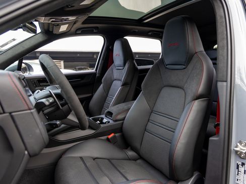 New 2026 Porsche Cayenne GTS image 5