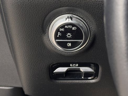 Used 2024 Mercedes-Benz C 300 4MATIC Sedan image 23