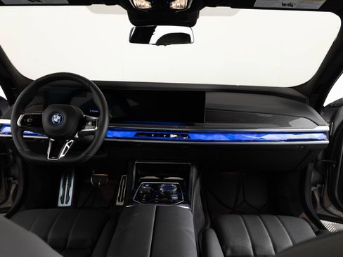 Used 2023 BMW i7 xDrive60 AWD/4WD image 35