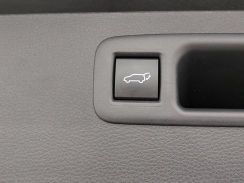 Used 2024 Toyota Highlander LE AWD/4WD image 15