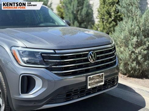 Used 2025 Volkswagen Atlas SE AWD/4WD image 14