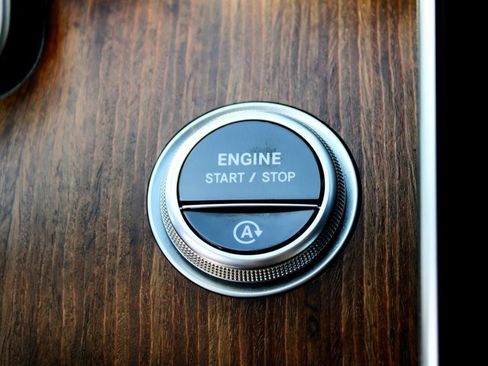 Used 2025 Mercedes-Benz C 300 4MATIC Sedan image 40