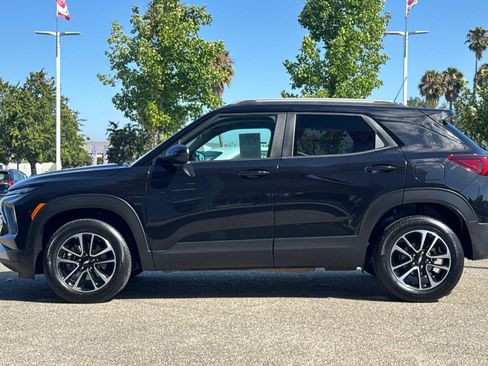 Used 2025 Chevrolet TrailBlazer LT w/ Driver Confidence Package AWD/4WD image 2