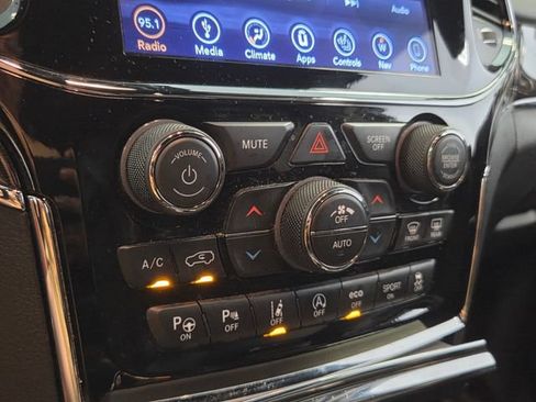 Used 2019 Jeep Grand Cherokee Trailhawk AWD/4WD image 23