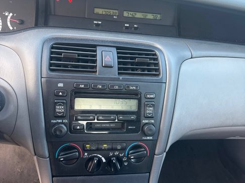 Used 2000 Toyota Avalon XL w/ Option Pkg 3 FWD image 3