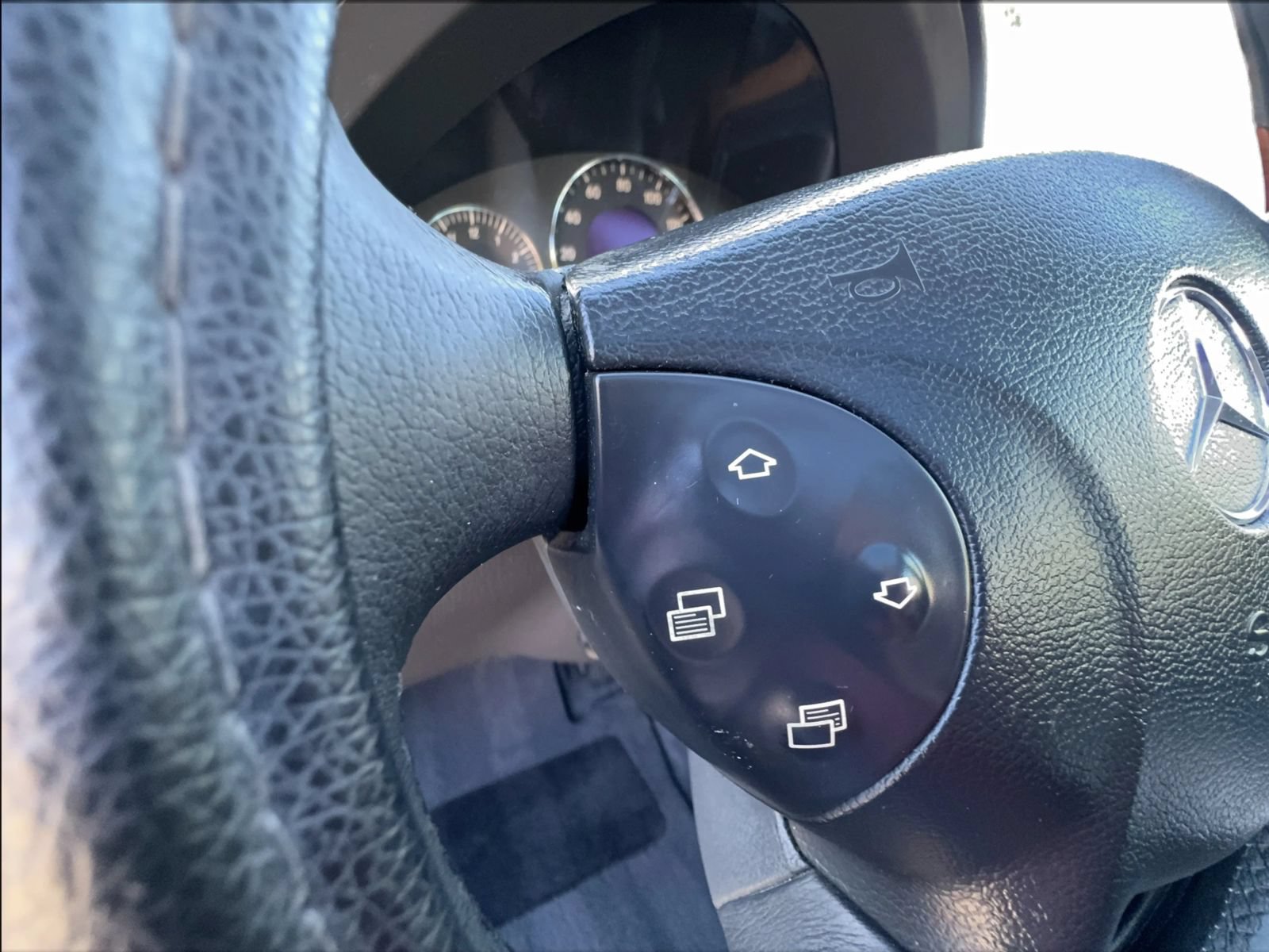 Used 2003 Mercedes-Benz E 320 Sedan image 22