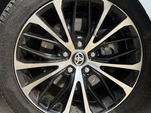 Used 2020 Toyota Camry SE w/ Cold Weather Package AWD/4WD image 9