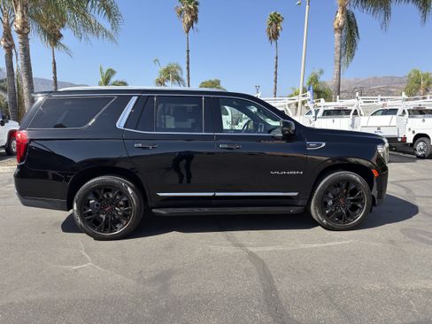 Used 2023 GMC Yukon SLT w/ SLT Luxury Package AWD/4WD image 9