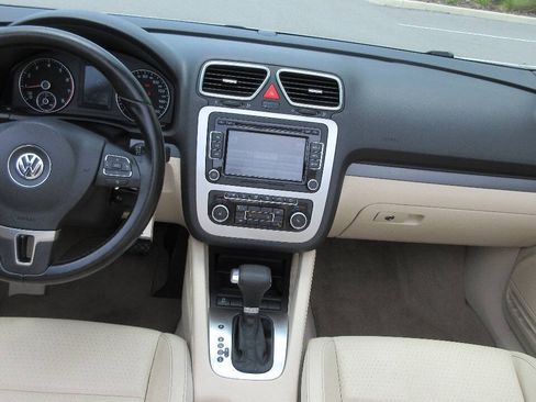 Used 2011 Volkswagen Eos Komfort FWD image 25