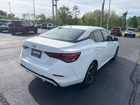 Used 2025 Nissan Sentra SV FWD image 10