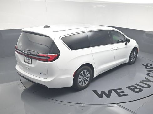Used 2024 Chrysler Pacifica Limited FWD image 35