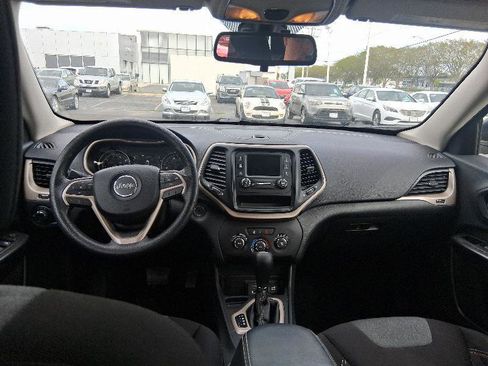 Used 2014 Jeep Cherokee Sport image 27