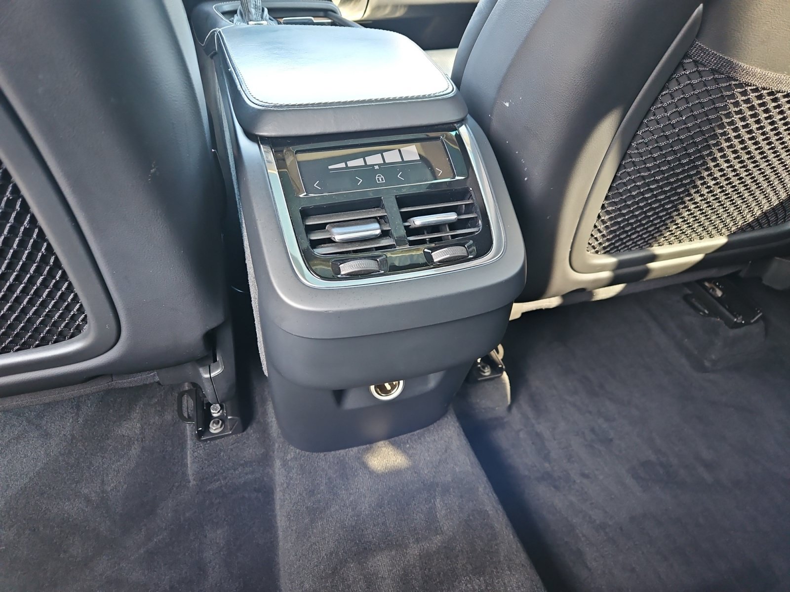 Used 2018 Volvo XC90 T6 Inscription w/ Convenience Package AWD/4WD image 13