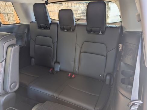 Used 2025 Nissan Pathfinder Platinum image 19