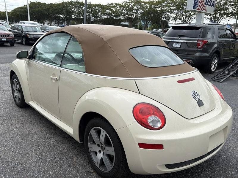 Used 2006 Volkswagen Beetle Convertible w/ Package 1 FWD image 6