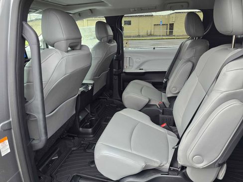 New 2026 Toyota Sienna XLE AWD/4WD image 18