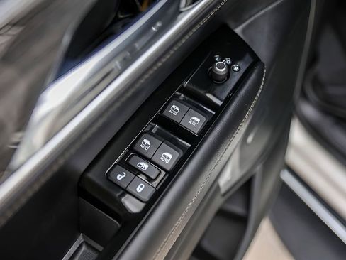 Used 2022 Jeep Wagoneer Series III AWD/4WD image 26