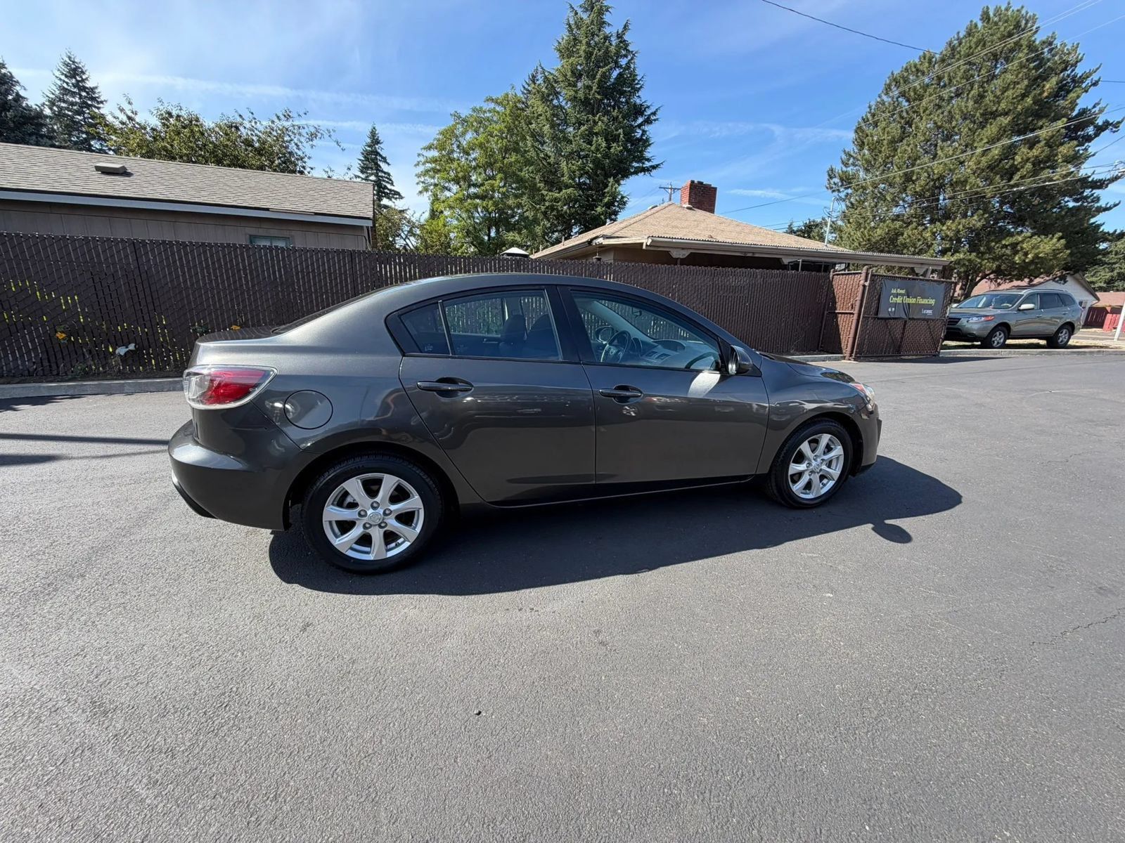 Used 2010 MAZDA MAZDA3 i Touring FWD image 4