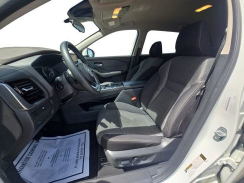 Used 2021 Nissan Rogue SV FWD image 9