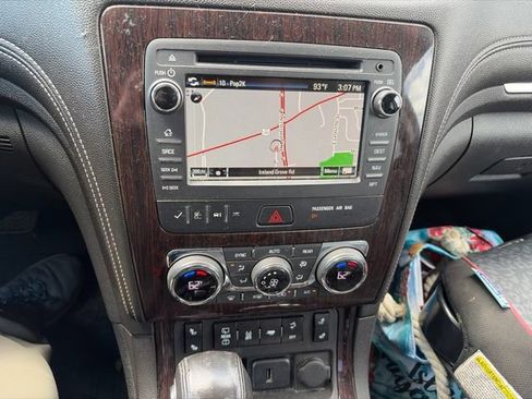Used 2017 Chevrolet Traverse LT AWD/4WD image 10