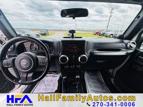 Used 2012 Jeep Wrangler Unlimited Sahara w/ Connectivity Group image 11