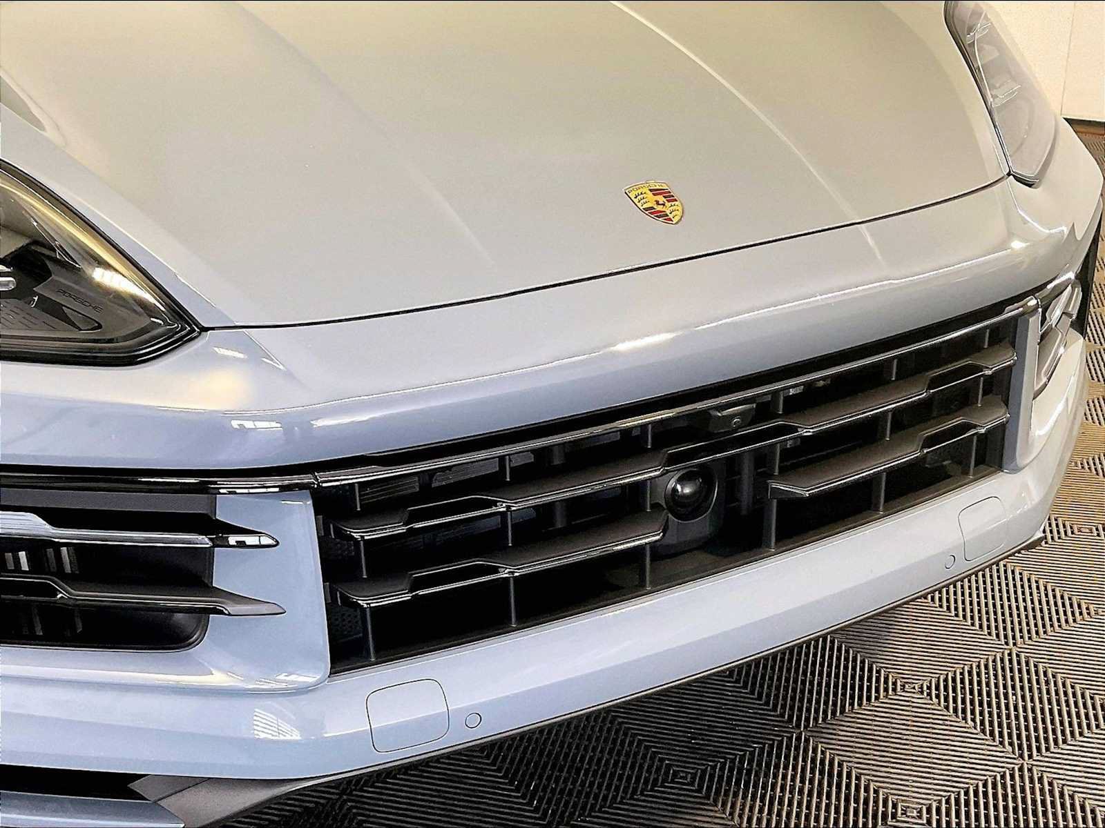 Certified 2024 Porsche Cayenne w/ Premium Package Plus (PFM) AWD/4WD image 34