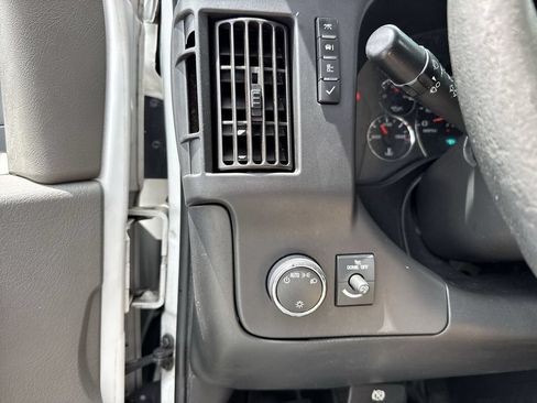 Used 2021 Chevrolet Express 2500 RWD image 51