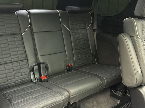 Used 2025 Cadillac Escalade Sport Platinum w/ LPO, ONYX Package image 38