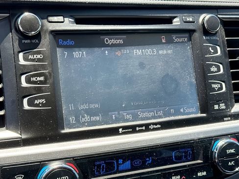 Used 2018 Toyota Highlander XLE FWD image 23