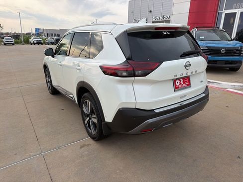 Used 2023 Nissan Rogue SL w/ SL Premium Package image 3